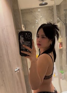 Beatrice, ur sexy masseuse - puta in Mumbai Photo 1 of 11