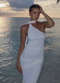 Elonna - puta in Dubai Photo 5 of 6