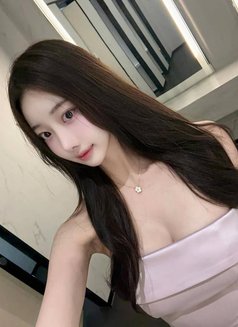 Elsa - escort in Doha Photo 2 of 6