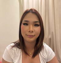 Elsa available - Transsexual escort in Abu Dhabi