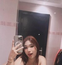Elsa available - Transsexual escort in Abu Dhabi