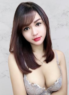 Elsa Onelya - Transsexual escort in Jakarta Photo 5 of 11