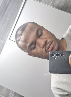 Elton - Male escort in London Photo 3 of 3