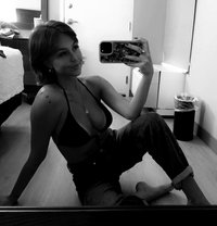 Elvira - escort in Geneva