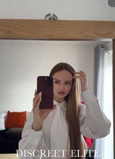 Elvira - escort in London Photo 7 of 8