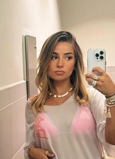 Elvire - escort in London Photo 3 of 4