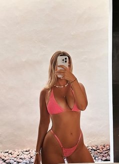 Elvire - escort in Madrid Photo 2 of 4