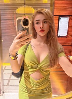 Ely - puta in Mumbai Photo 2 of 7