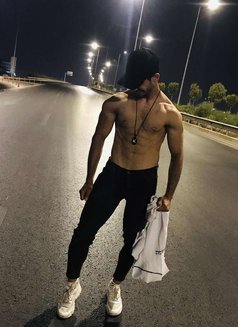 Elyas - Male escort in Erbil Photo 2 of 9