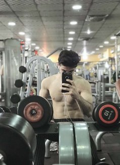 Elyas - Male escort in Erbil Photo 5 of 9