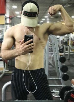 Elyas - Male escort in Erbil Photo 6 of 9