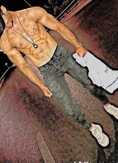 Elyas - Male escort in Erbil Photo 7 of 9