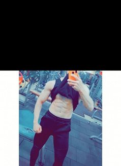 Elyas - Male escort in Erbil Photo 8 of 9
