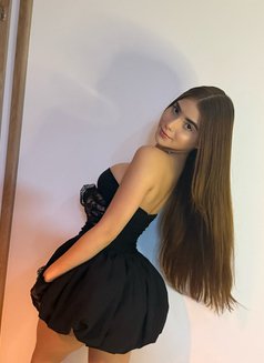 Elysa Incall & Outcall - puta in Al Manama Photo 3 of 6