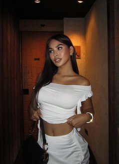 Elysia - puta in Dubai Photo 11 of 24