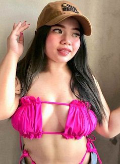 Em Em - masseuse in Makati City Photo 1 of 2