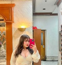 Em Em - masseuse in Makati City
