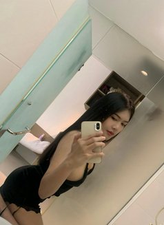 Em Emmy69 - Transsexual escort in Kuala Lumpur Photo 3 of 7