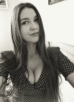 Ema - premium B2B provider in London - masseuse in London Photo 3 of 3