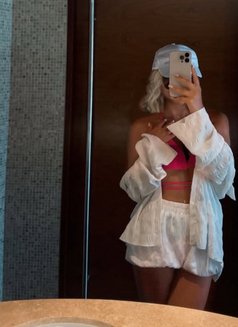 Melis - escort in Muscat Photo 11 of 14
