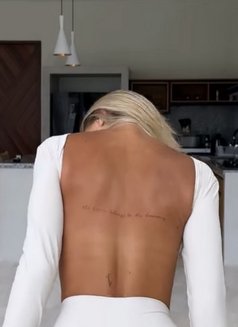 Melis - puta in Muscat Photo 13 of 21