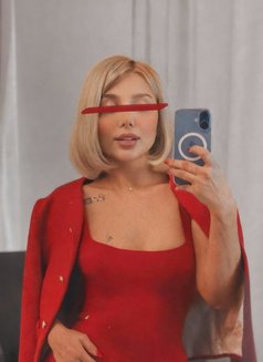 Melis - puta in Muscat Photo 15 of 21