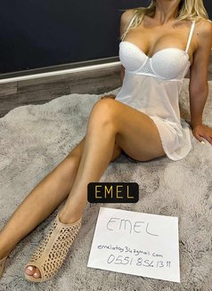 Emel - escort in İstanbul Photo 14 of 15