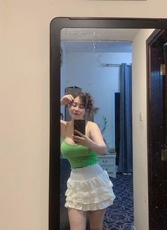 Emely mina - puta in Berlin Photo 6 of 6