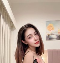 Emely - escort in Dubai Photo 3 of 5