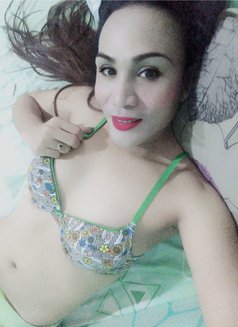 Emerald - Transsexual dominatrix in Makati City Photo 2 of 4