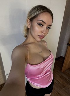 Emery - puta in Dubai Photo 2 of 3