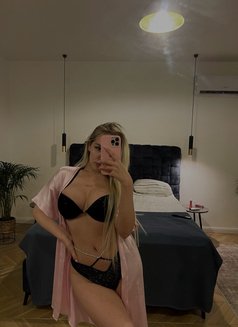 Emery - puta in Dubai Photo 3 of 3