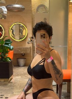 Emili - escort in Dubai Photo 3 of 3