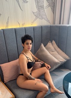 Emili - escort in Dubai Photo 2 of 4