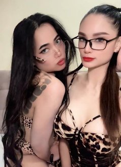 Emilia & Jenna Hot Real Lesbian - puta in Dubai Photo 9 of 9