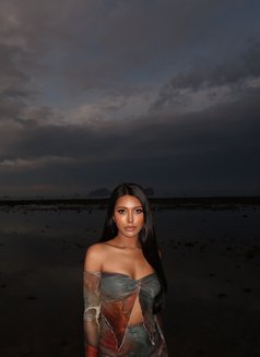 Emilia Luna - escort in Mumbai Photo 3 of 4