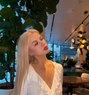 Emilia - puta in Dubai Photo 1 of 9