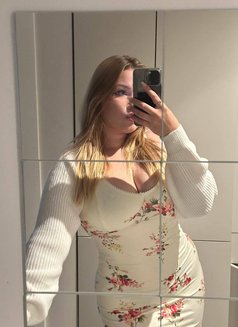 Emilia - escort in Jeddah Photo 20 of 24