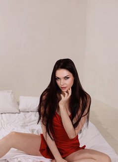 Emilia new hot teen - escort in Khobar Photo 1 of 13
