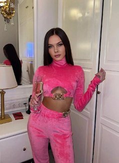 Emilia new hot teen - escort in Khobar Photo 3 of 13