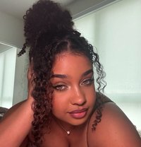 Emilie - escort in Muscat