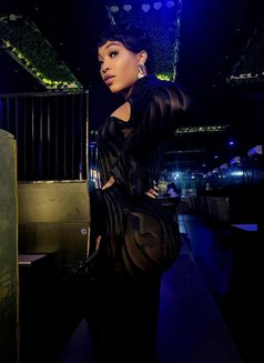 Emillia - puta in Dubai Photo 2 of 3