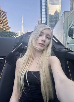 Emily Becker - Acompañante in Dubai Photo 18 of 19