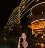 Emily - puta in Dubai Photo 5 of 6