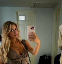 Emily - escort in Berlin