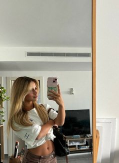 Emily - puta in Lisbon Photo 1 of 4
