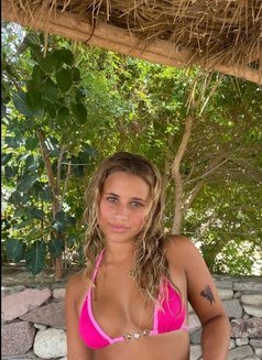 Emily - escort in Lisbon Photo 5 of 5