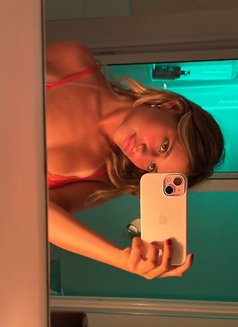 Emily - escort in Milan Photo 2 of 4