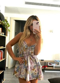 Emily - escort in Montreal Photo 2 of 4