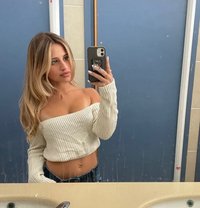 Emily - escort in Naples